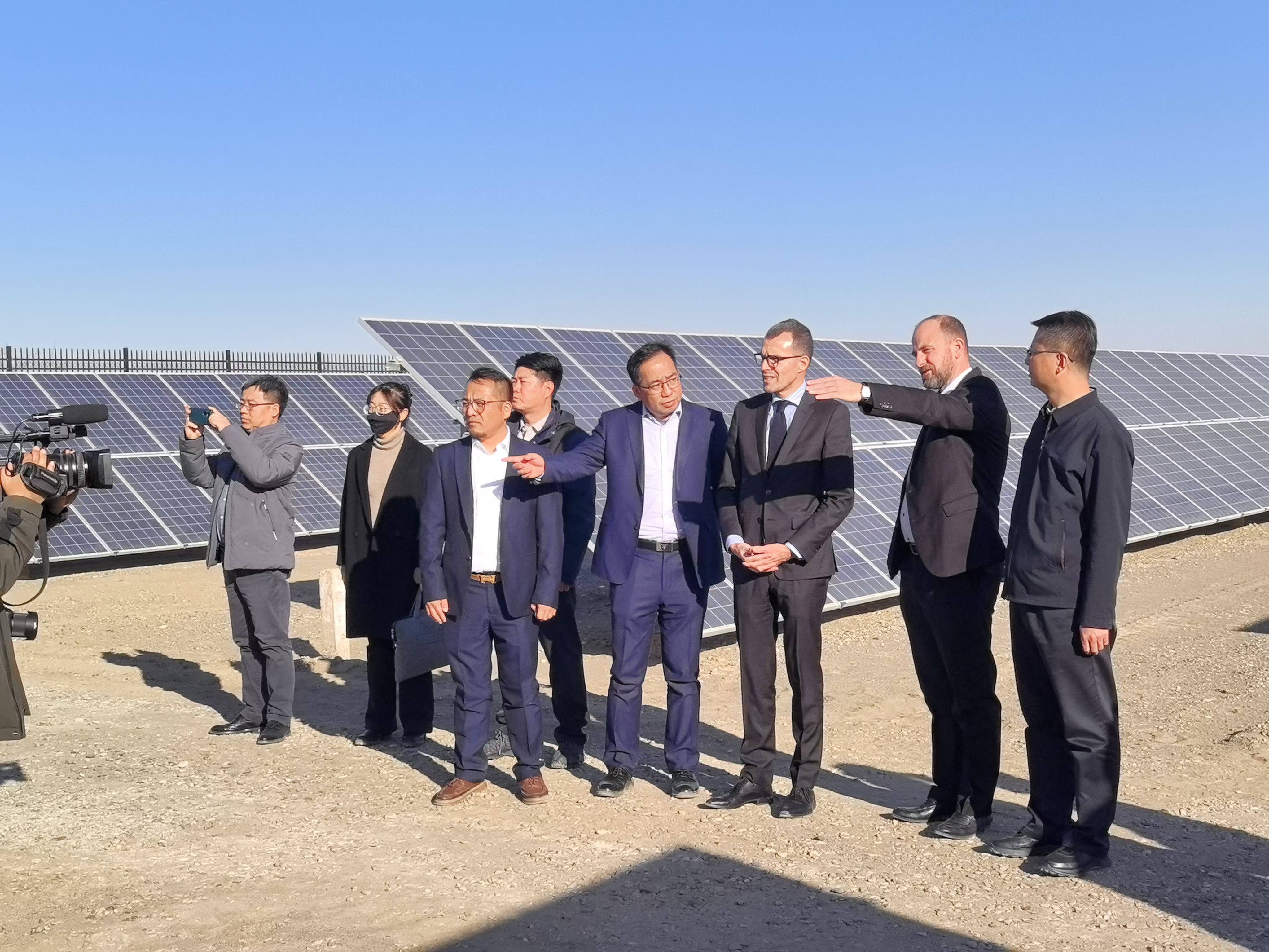 光伏清扫机器人SolarCleano国内首次亮相，卢森堡驻华大使现场见证